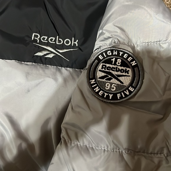PRICE DROP🔥🔥NWT Reebok coat.  Size XL. Black/grey. - Picture 3 of 5